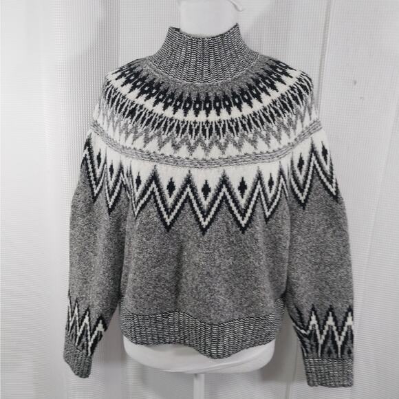 OLD NAVY! BLACK, GRAY & WHITE CLASSIC SNOWFLAKE SWISS SKI SWEATER! SZ M - Picture 2 of 8